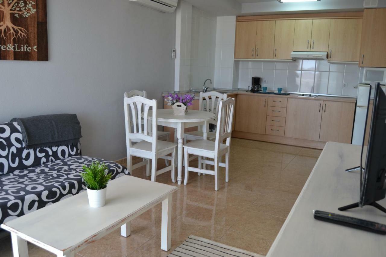 Lovely Familiar Apartment With Pool In Cap סאלו מראה חיצוני תמונה